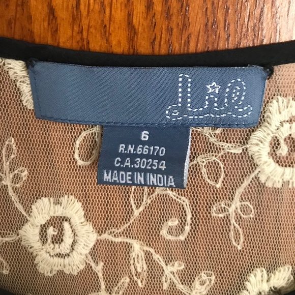 Lace Blouse - Picture 4 of 4